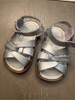 Children's Silver Leather Cross-Strap Sandals with Ankle Buckle